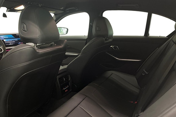 BMW 330e 11 of 17
