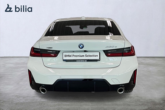 BMW 330e 4 of 17