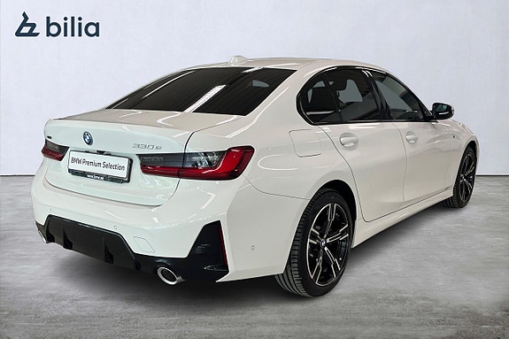 BMW 330e 16 of 17