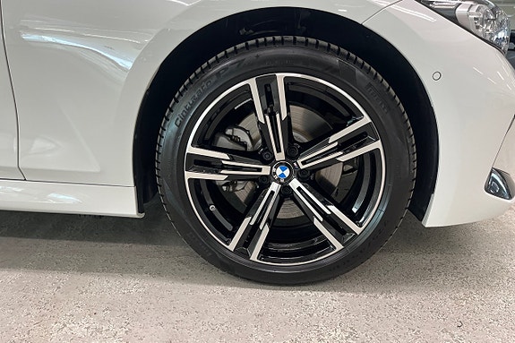 BMW 330e 14 of 17