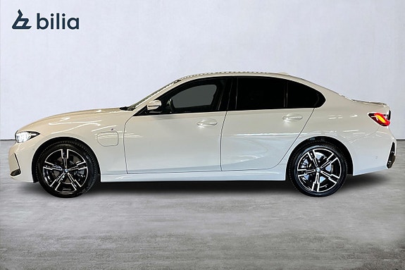 BMW 330e 3 of 17