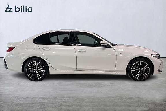 BMW 330e 15 of 17