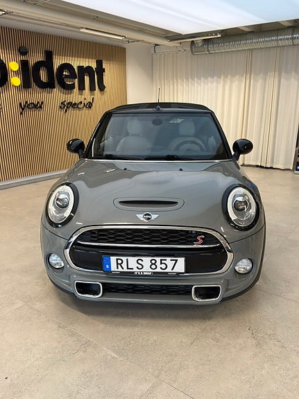 MINI Cooper S 2 of 5