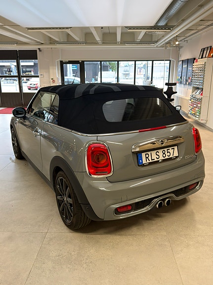 MINI Cooper S 4 of 5
