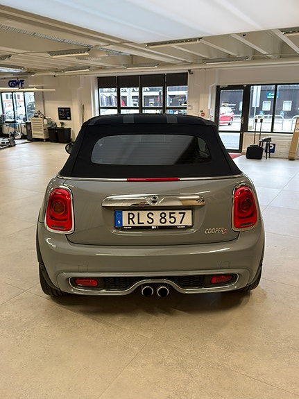 MINI Cooper S 3 of 5