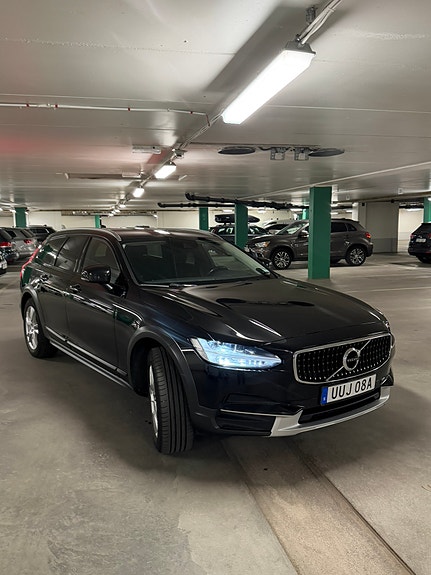 Volvo V90 Cross Country 3 of 5