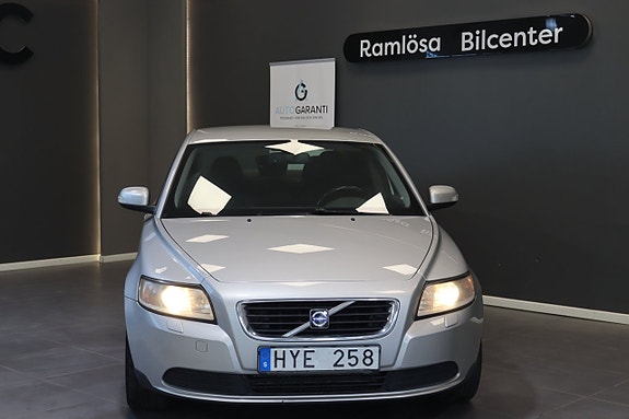 Volvo S40 3 of 5