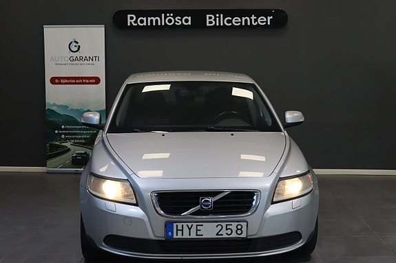 Volvo S40 2 of 5