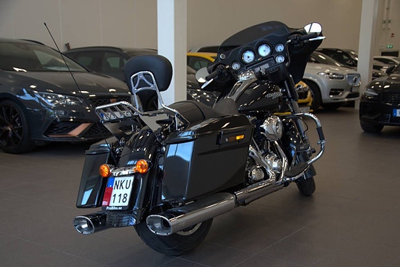 Harley-Davidson Street Glide 1.7 V-Twin 84HK Vance&Hines Lågmil Nybesiktigad 4 of 12