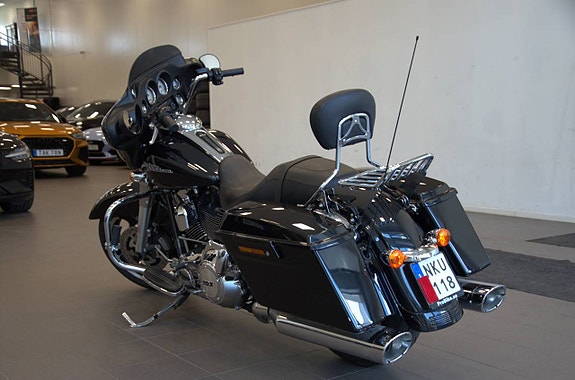 Harley-Davidson Street Glide 1.7 V-Twin 84HK Vance&Hines Lågmil Nybesiktigad 5 of 12
