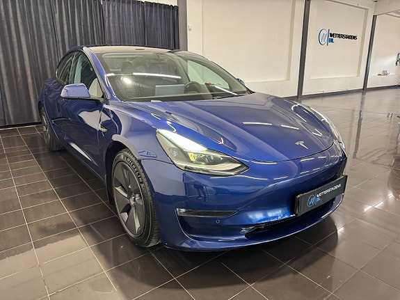 Tesla Model 3 4 of 5