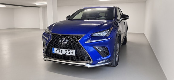 Lexus NX300h 2 of 11