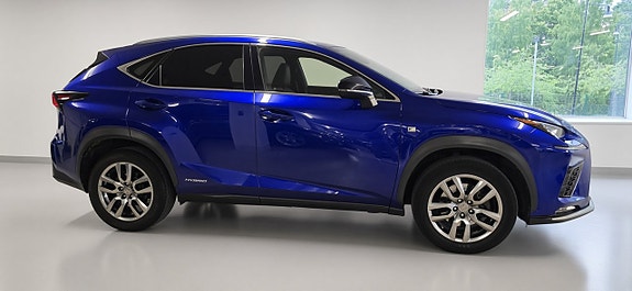 Lexus NX300h 3 of 11