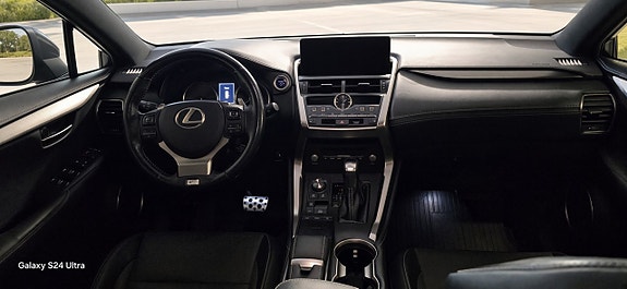 Lexus NX300h 8 of 11