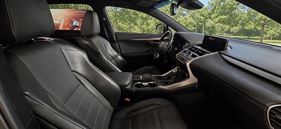 Lexus NX300h 7 of 11