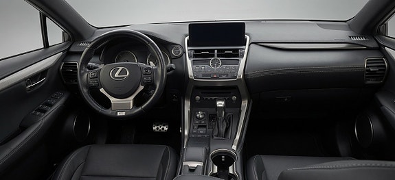 Lexus NX300h 7 of 12
