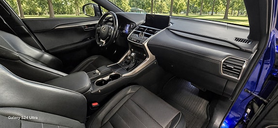 Lexus NX300h 6 of 11