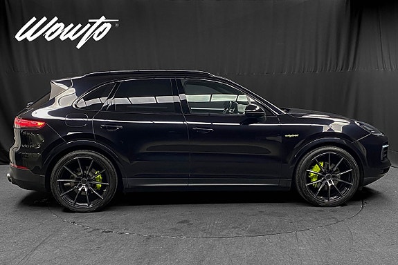 Porsche Cayenne 3 of 5