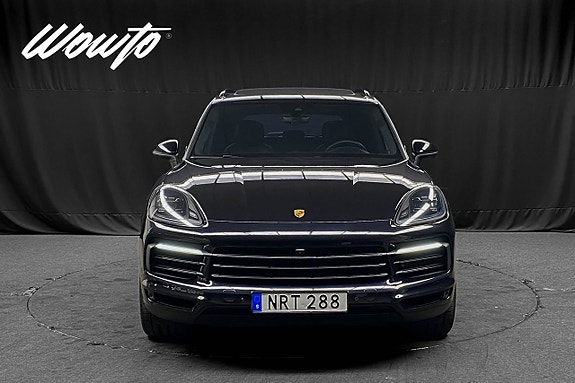 Porsche Cayenne 2 of 5