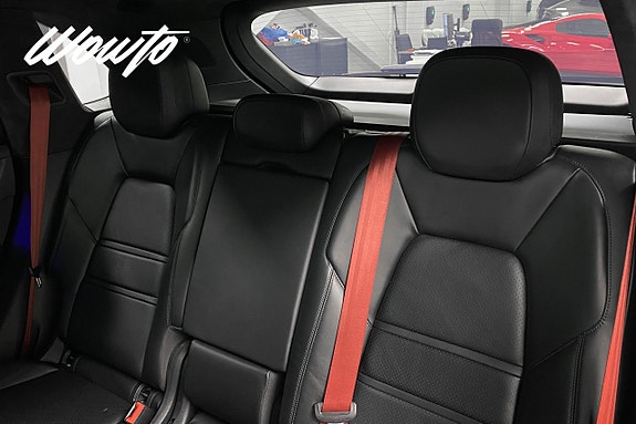 Porsche Cayenne 14 of 22