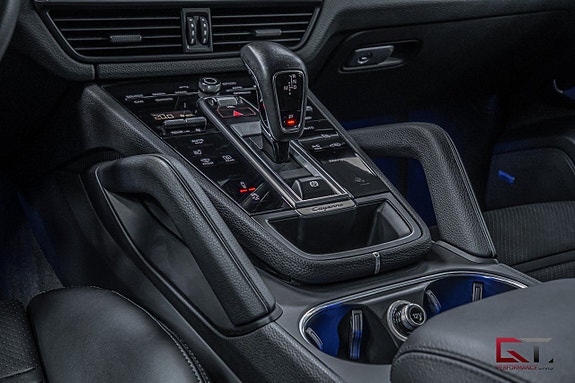 Porsche Cayenne 17 of 21