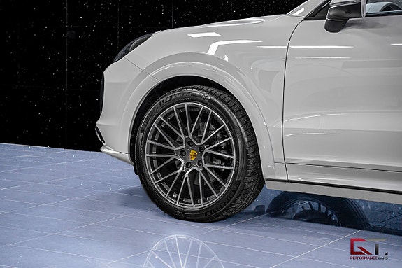 Porsche Cayenne 5 of 5