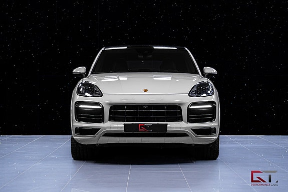 Porsche Cayenne 3 of 5