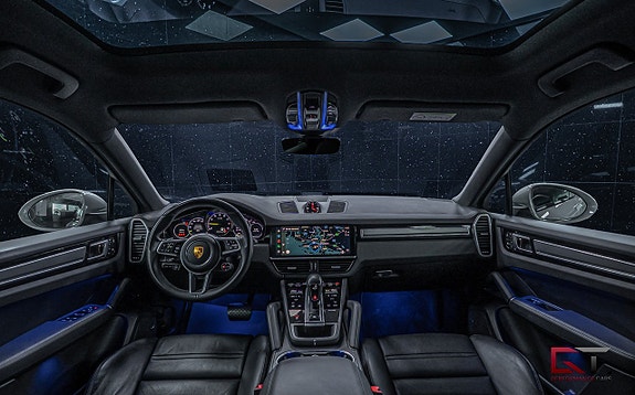 Porsche Cayenne 16 of 21