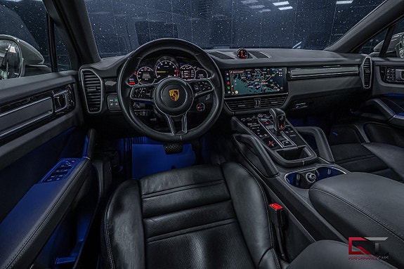 Porsche Cayenne 11 of 21