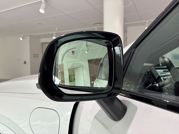 Volvo XC90 8 of 27
