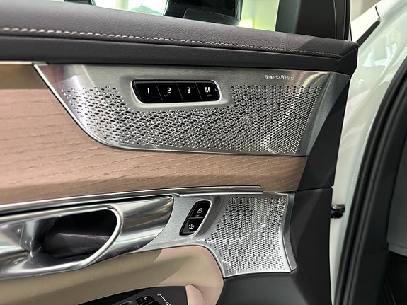 Volvo XC90 26 of 27