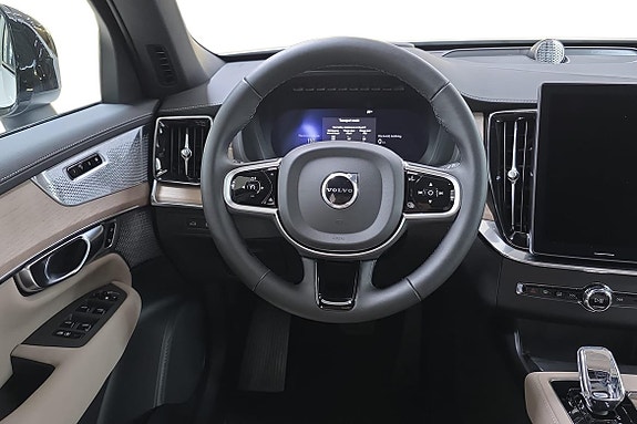 Volvo XC90 3 of 5