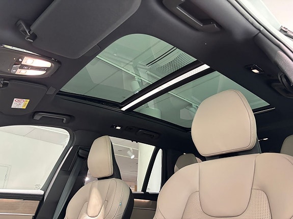 Volvo XC90 25 of 27