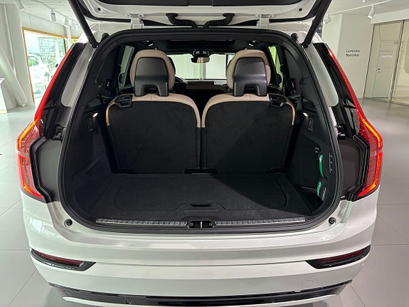 Volvo XC90 10 of 27