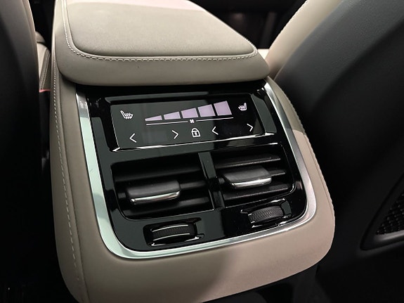 Volvo XC90 24 of 27