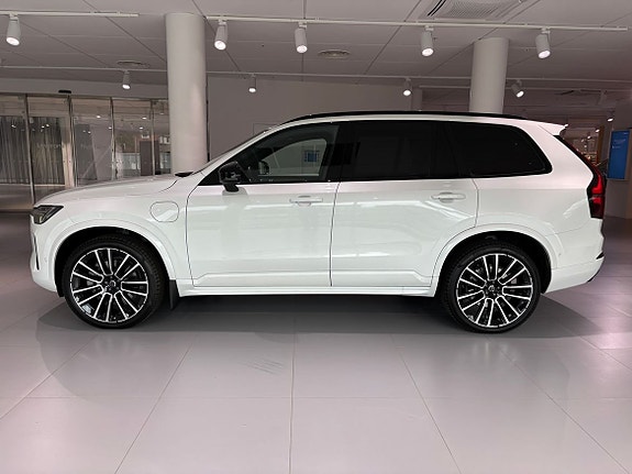 Volvo XC90 3 of 27