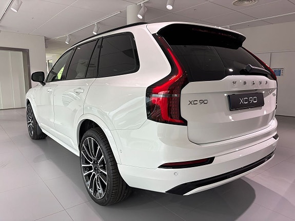 Volvo XC90 4 of 27