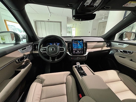Volvo XC90 15 of 27