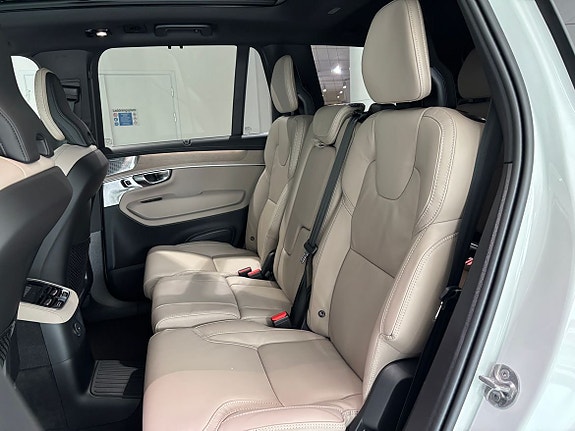 Volvo XC90 23 of 27