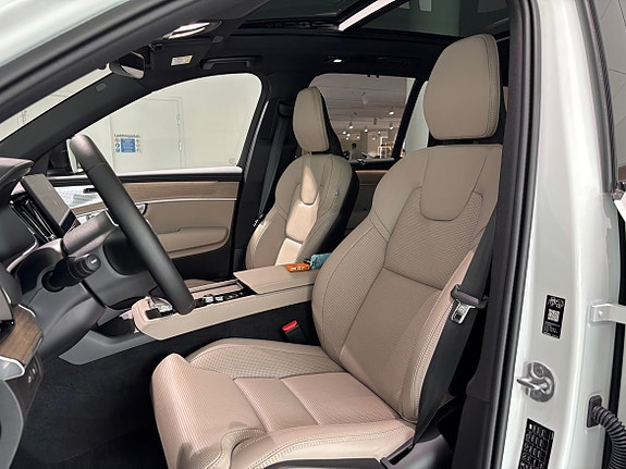 Volvo XC90 14 of 27