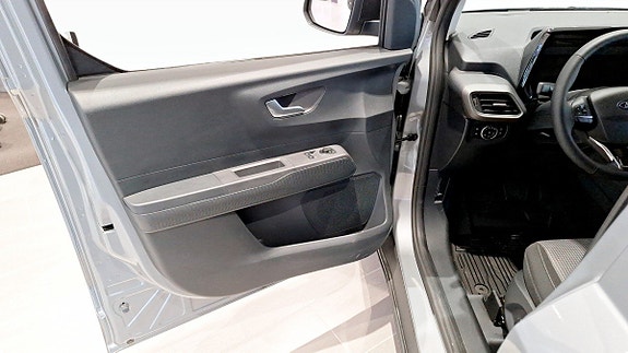 Ford Transit Courier 11 of 12
