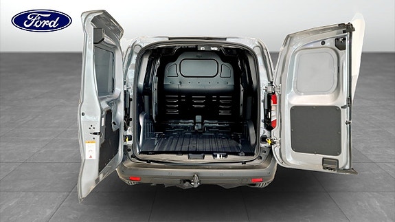 Ford Transit Courier 10 of 12