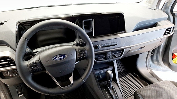 Ford Transit Courier 4 of 5