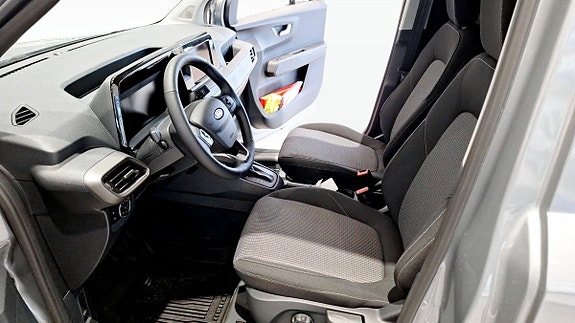 Ford Transit Courier 5 of 5