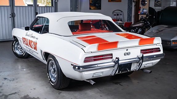 Chevrolet Camaro 3 of 5