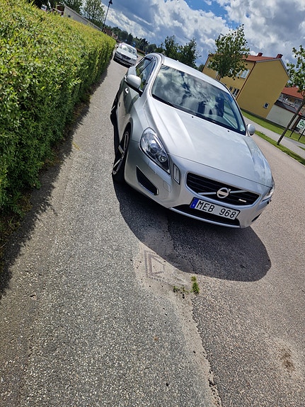 Volvo V60 2 of 4