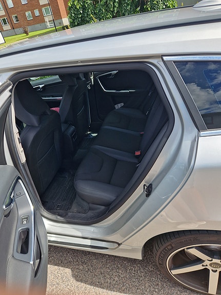 Volvo V60 3 of 4