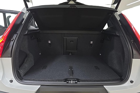 Volvo EX40 3 of 5