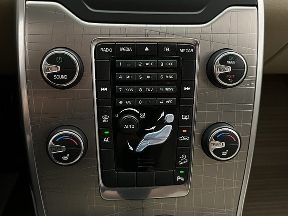Volvo XC70 22 of 28
