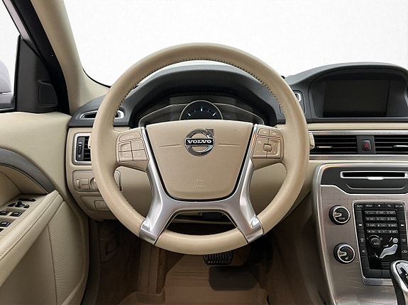 Volvo XC70 11 of 28